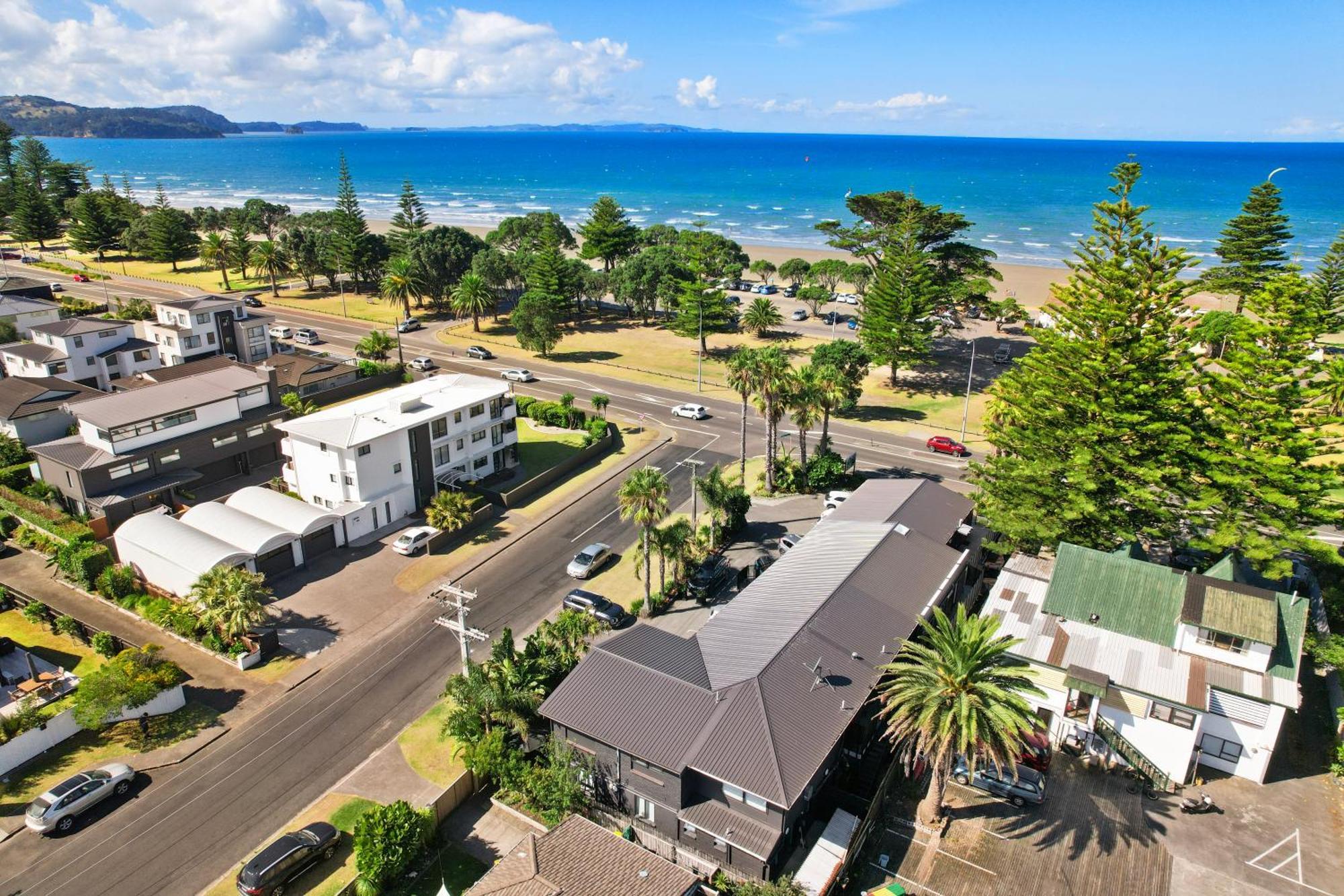 Beachcomber Motel 2*